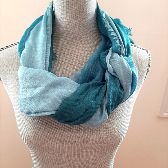 💚 2 for $30💚 Reitmans Scarf - Picture 1 of 4